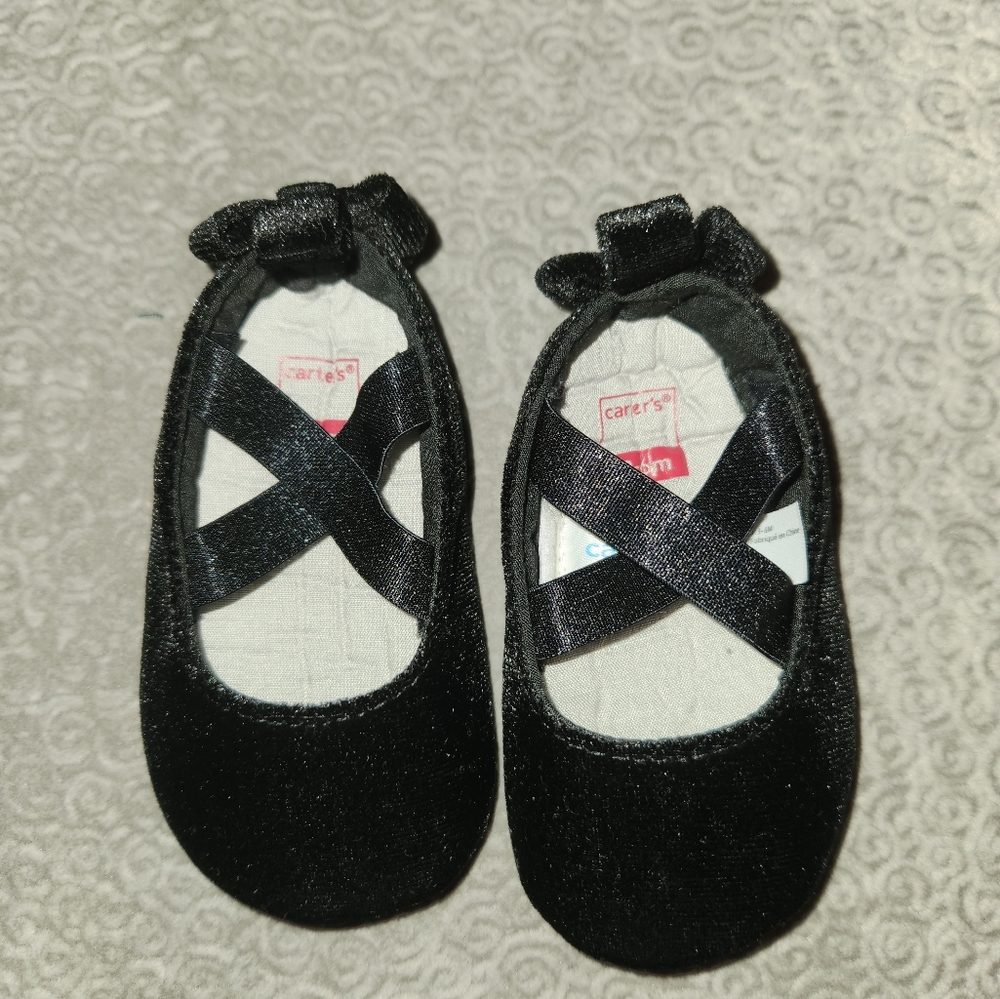 NWOT Carter's Baby Velvet like ballet strap crib shoes with back bow. BLACK 3-6M